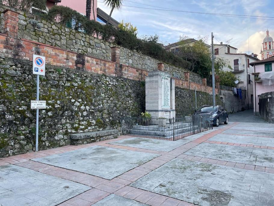 Tra Alpi Apuane E Cinque Terre.. Casetta Renata! Villa Valeriano Lunense Exteriör bild